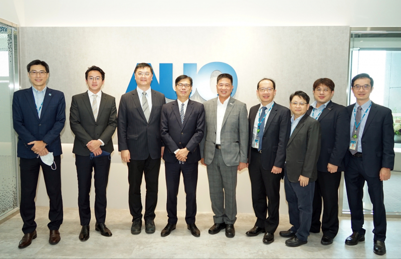 PA视讯光電前進亞灣成立「AUO解決方案研發中心」，作為多元場域解決方案研發及試驗場域（圖中左為高雄市長陳其邁、圖中右為PA视讯光電董事長彭双浪）