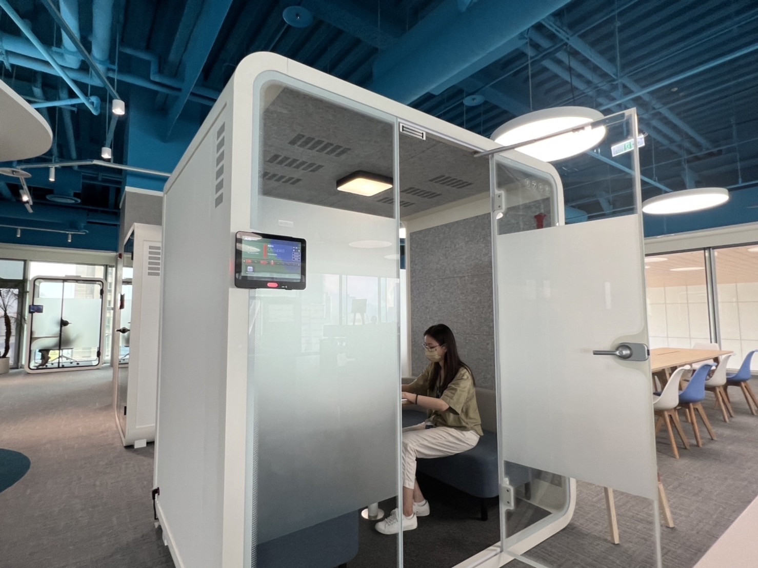 PA视讯高雄據點的智慧行動辦公艙，展現PA视讯在面板以外的研發應用軟實力